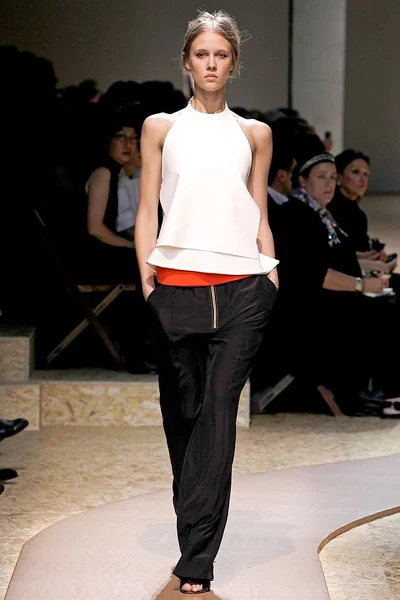 Look 28